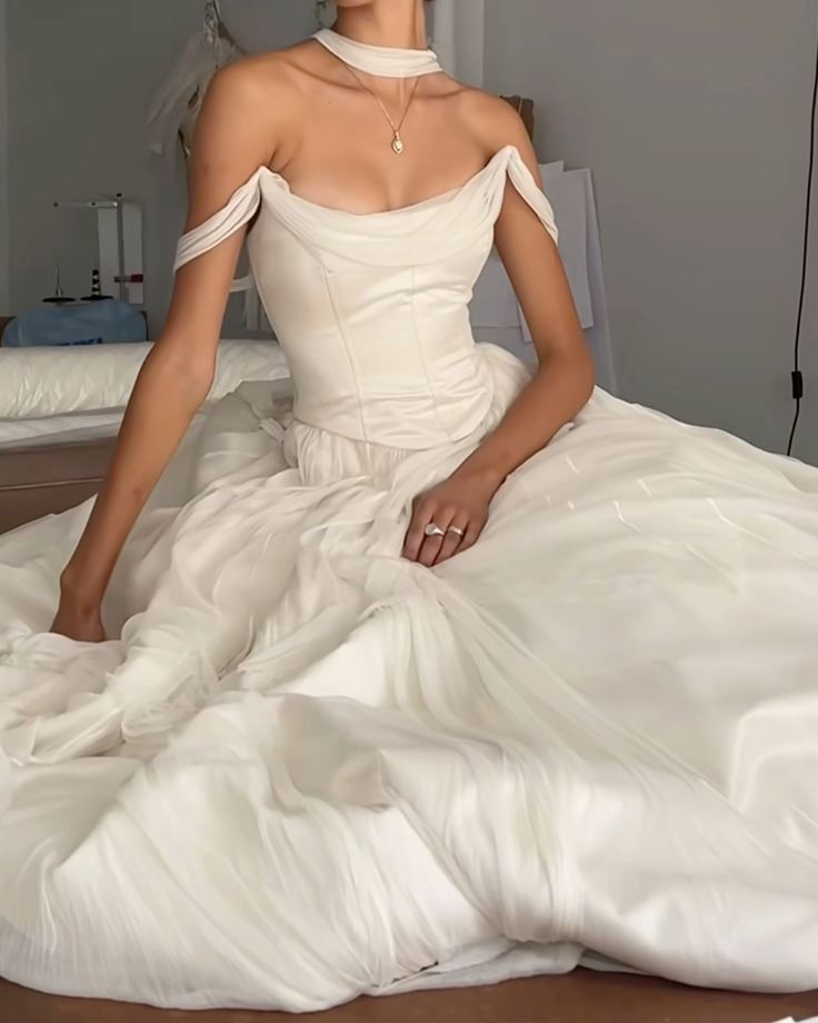 Off Shoulder White Beautiful Wedding Dress Long Formal Dresses cg25358