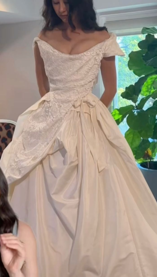 A Line Off Shoulder Beautiful Long Wedding Dress cg25315