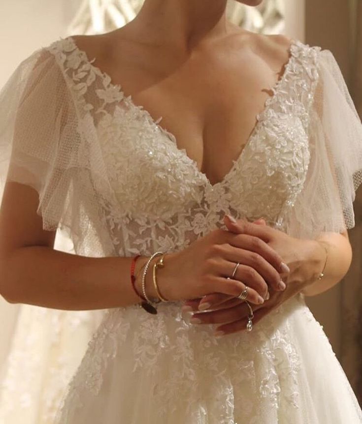 A Line Wedding Dresses V-Neck Lace Appliques Floor Length Wedding Gown cg25087