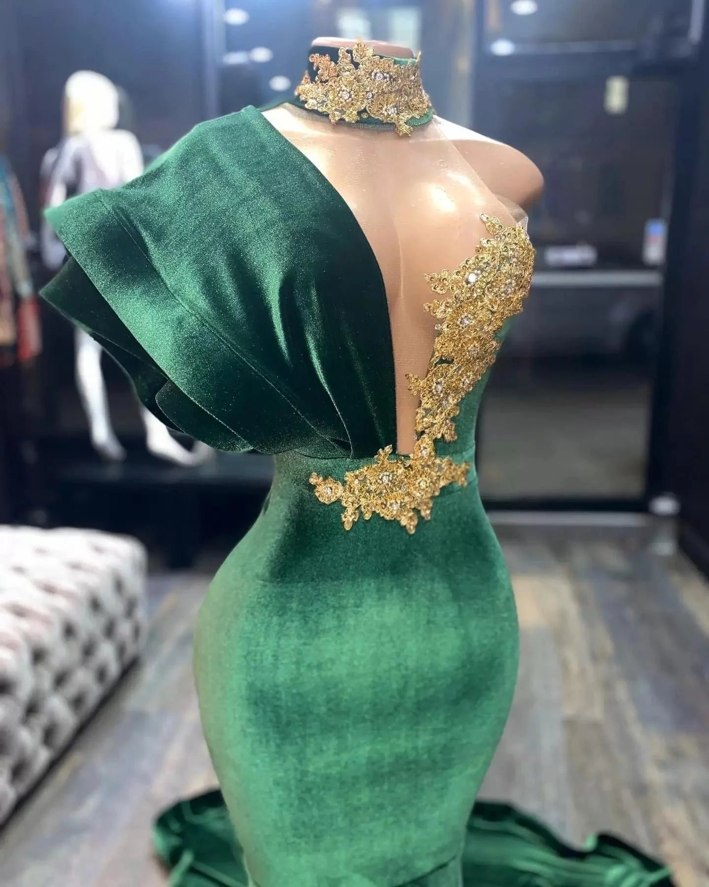 Emerald Green Evening Dresses High Neck Appliques Gold Lace Mermaid Prom Dresses Sexy Formal Velvet Party Gowns cg19494