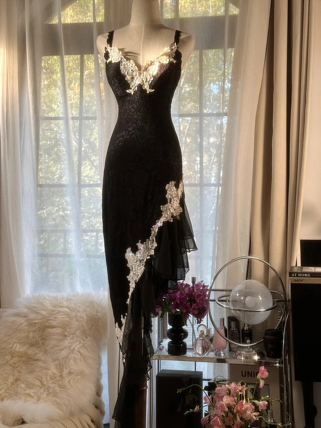 Black Lace Vintage Evening Dresses, Sleeveless Long Party Gowns cg25503