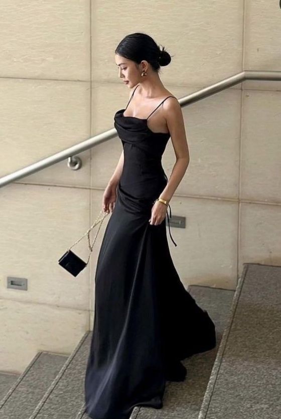 Spaghetti Straps Black A Line Long Prom Dresses cg25147