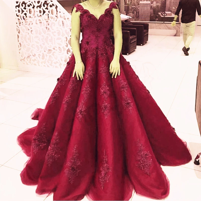 ball gown prom dresses Elegant Lace Straps V Neck Tulle Burgundy Wedding Dresses Ball Gowns cg20167