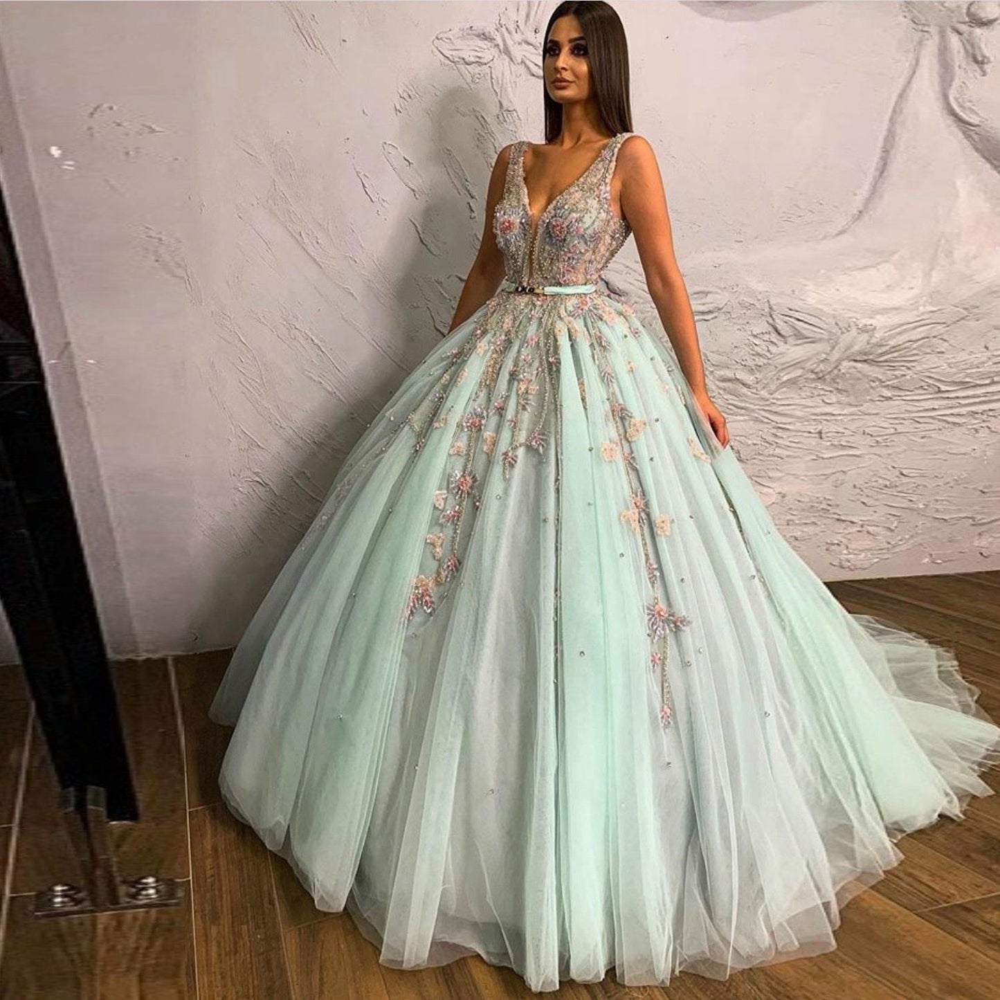 Elegant Crystal Embellished Tulle Ball Gown Prom Dresses cg23669
